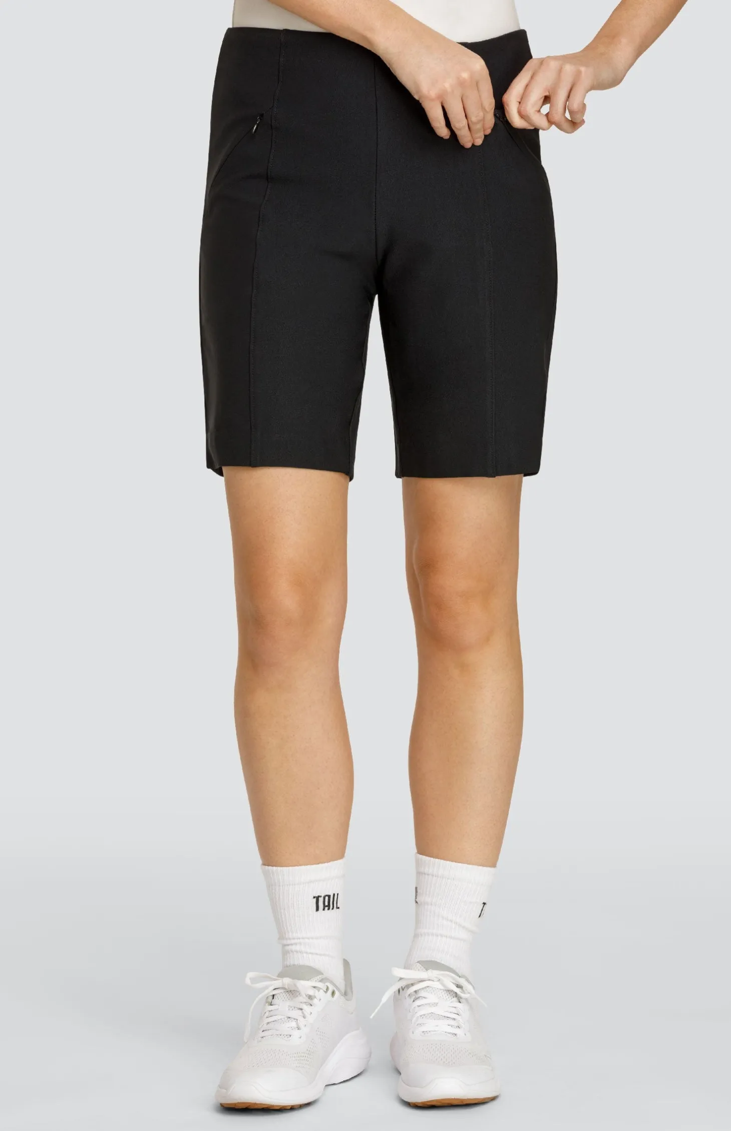Laine 18" Short - Onyx Black